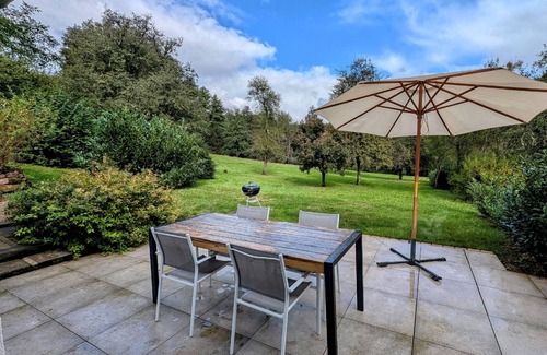 Errevet Cottage | Spacious lodging in Errevet: nature, comfort & private parking