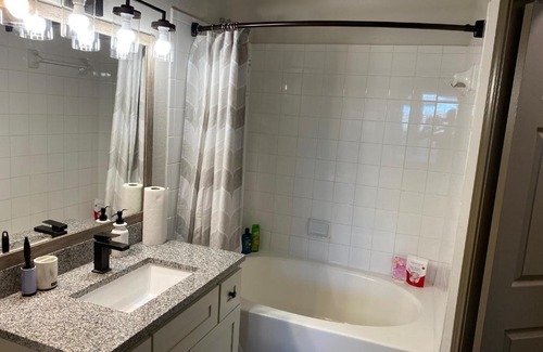 South Main Apartment | Spacious Loft Apartment Med Center, NRG Stadium