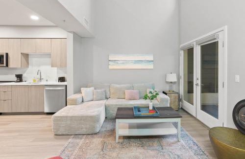Los Angeles Apartment | Spacious Loft- Hollywood Free Pool, Parking, Gym