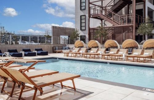 Los Angeles Apartment | Spacious Loft- Hollywood Free Pool, Parking, Gym