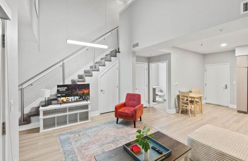 Los Angeles Apartment | Spacious Loft- Hollywood Free Pool, Parking, Gym