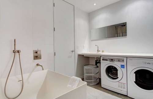 International District Apartment | Spacious Loft in Heart of Montreal, Prime Location!