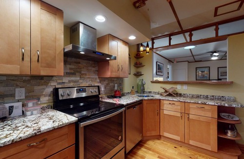 Morehead City Condo | Spacious Loft on Middle Lane in Historic Downtown Beaufort