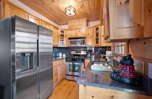 North Fork Township Cabin | Spacious Log Cabin Near Hiking Trails