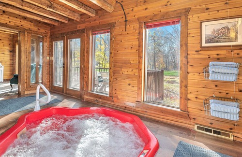 Burnips Cabin | Spacious Log Cabin on Golf Course, +Indoor Hot Tub