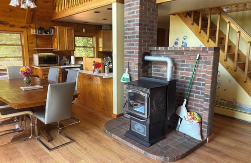 Glover Cabin | Spacious Log Cabin Perfect for Families and Pets