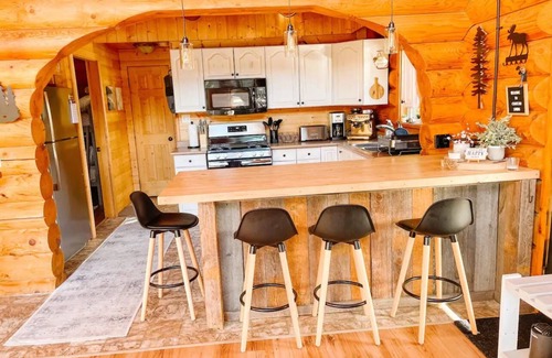Logan Lake Cabin | Spacious Log Cabin With Hot Tub
