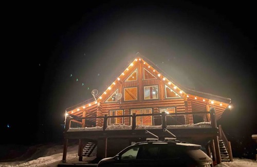Logan Lake Cabin | Spacious Log Cabin With Hot Tub