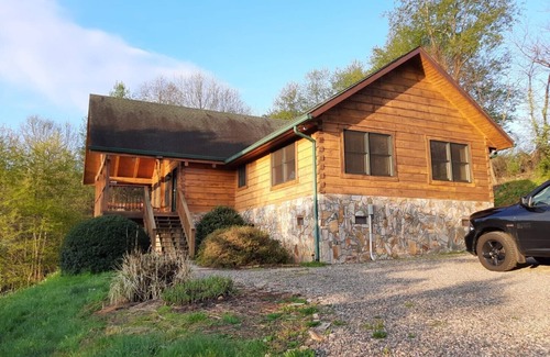 Butler Cabin | Spacious Log Cabin with Breathtaking Views
