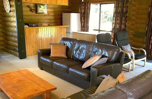 Mt Lyford Ski Chalet | Spacious log chalet with free WIFI, great for a few families