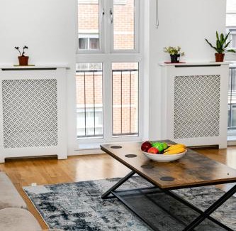 Shoreditch Apartment | Spacious London Shoreditch 3BR 2 Baths, 2 Balconies,Giant 99" TV, Pool Table, PS4