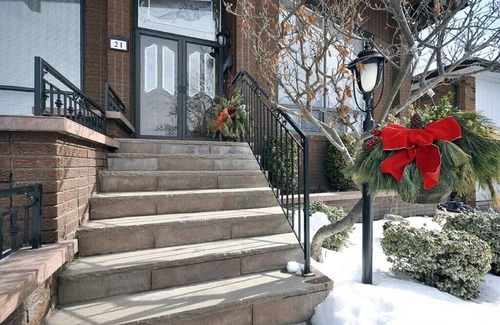 Humber Summit House | Spacious Lotus Room in A Stunning Chalet Style Home - YYZ