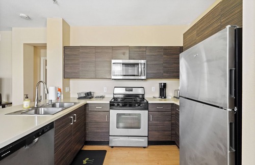 Garden Grove Apartment | Spacious & Lovely 2BD/2BA! 5Mins to Disney! Angel Stadium! The Outlets! Etc.
