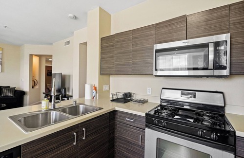 Garden Grove Apartment | Spacious & Lovely 2BD/2BA! 5Mins to Disney! Angel Stadium! The Outlets! Etc.