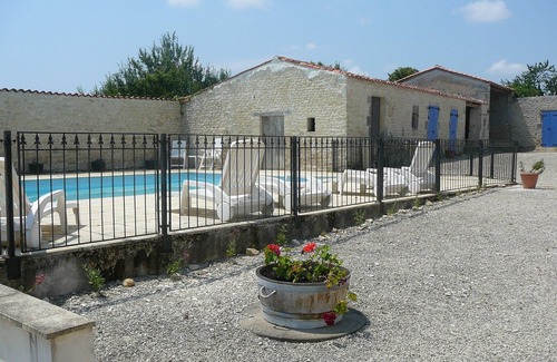 Antezant-la-Chapelle Other | Spacious lovingly restored farmers cottage with pool, convenient location