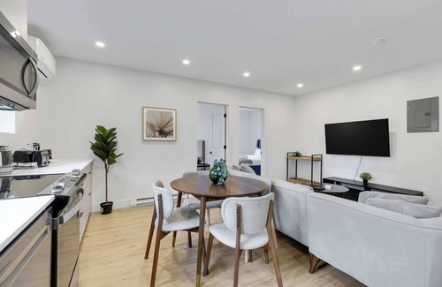 Griffintown Apartment | Spacious-Lux 3-Bedroom Gem in MTL + Terrace