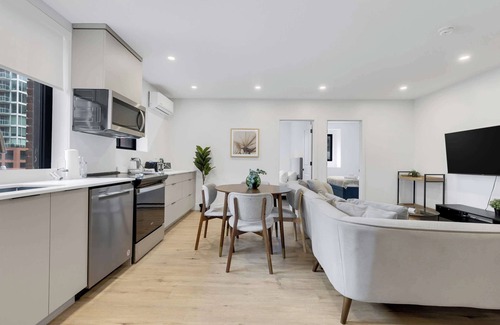 Griffintown Apartment | Spacious-Lux 3-Bedroom Gem in MTL + Terrace