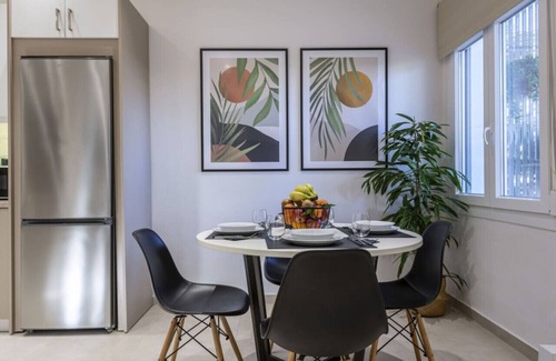 Kos Apartment | Spacious & Luxe 3 BR Downtown