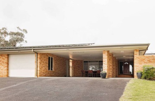 Central Mangrove House | Spacious Luxury Farm Retreat in Coastal Hinterland