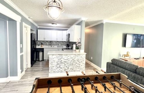 West Palm Beach Villa | Spacious & Luxurious Villa - Large Fenced Backyard