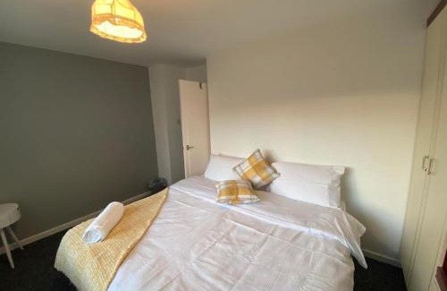 Doncaster House | Spacious Luxurious Serviced Accommodation 3
