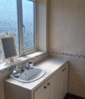 Doncaster House | Spacious Luxurious Serviced Accommodation
