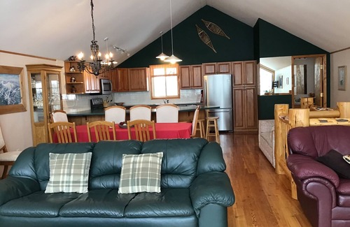 Okanagan-Similkameen Ski Chalet | Spacious, luxurious three bedroom . Maximum sun exposure to windows and decks .