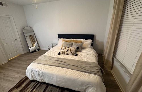 Dunwoody Apartment | Spacious Luxury 1 Bedroom Apt