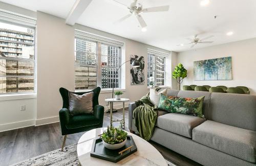Central Business District Apartment | Spacious Luxury 4BR Condo Moments from French Quarter