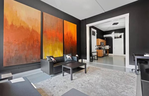 Wilmington Apartment | Spacious Luxury Black Downtown Apartment - Minutes from WEC!