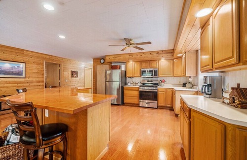 Manistee County Apartment | Spacious Luxury Cabin near The Big Bear Creek!