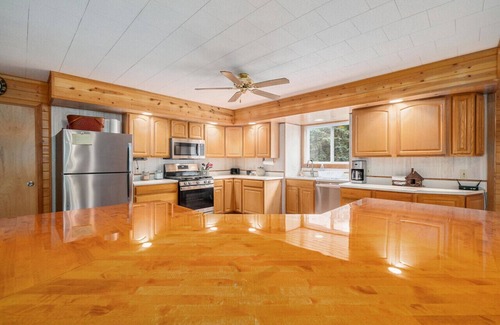 Manistee County Apartment | Spacious Luxury Cabin near The Big Bear Creek!