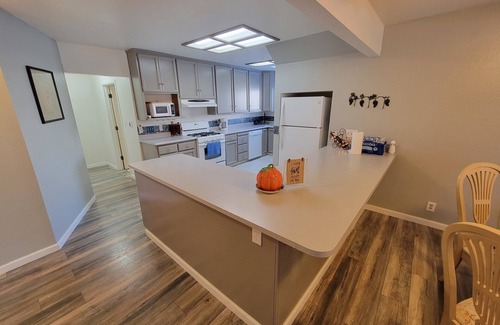 Roseville House | Spacious Luxury Comforters of home while enjoying time away w/community pool :)