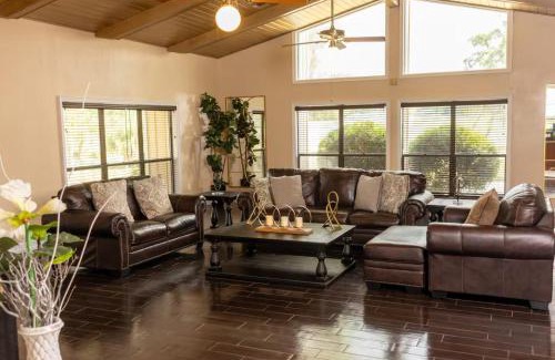 Fairvilla House | Spacious Luxury Estate Pool Jacuzzi Horses