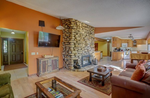 Cottage Grove House | SPACIOUS LUXURY HOME - CONVENIENT MADISON EAST LOCATION