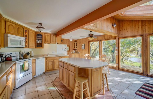 Cottage Grove House | SPACIOUS LUXURY HOME - CONVENIENT MADISON EAST LOCATION