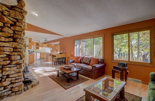 Cottage Grove House | SPACIOUS LUXURY HOME - CONVENIENT MADISON EAST LOCATION