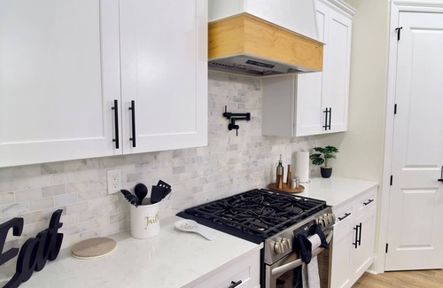 Kenner - Louis Armstrong International Airport House | Spacious Luxury Home - 10 Mins to New Orleans