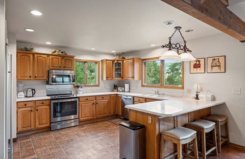 Hermosa House | Spacious Luxury Home Close to Downtown and Ski, Private Hot Tub, Amazing Views