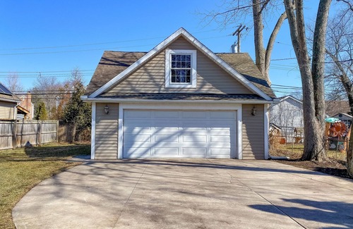 Royal Oak House | Spacious Luxury Home near Beaumont in Royal Oak*ALLERGY FRIENDLY