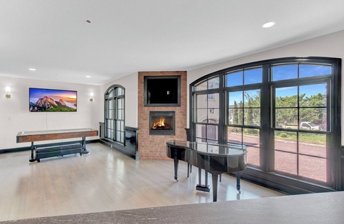 Oakdale House | Spacious Luxury home w/ beaches nearby in Oakdale