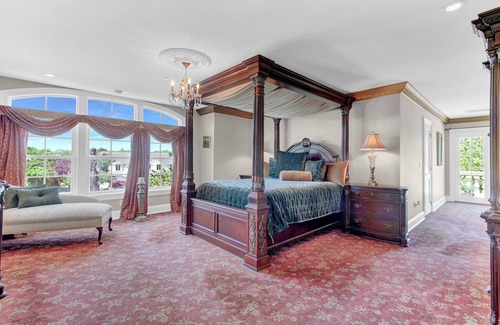 Oakdale House | Spacious Luxury home w/ beaches nearby in Oakdale