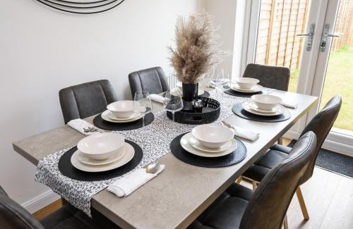 Broad Oak Apartment | Spacious Luxury House In Canterbury with Free Parking & Garden - Sleeps 7