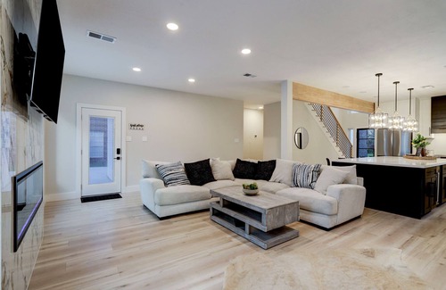 Memorial Parkway House | Spacious Luxury Modern Farmhouse Gameroom + Chef’s Kitchen + EV Charger