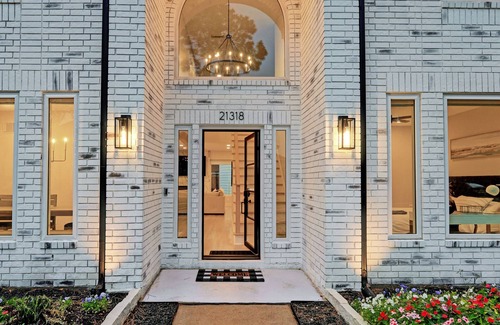 Memorial Parkway House | Spacious Luxury Modern Farmhouse Gameroom + Chef’s Kitchen + EV Charger