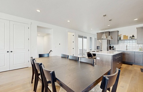 Park City House | Spacious, luxury multi-level home with en-suites, patio, balcony & hot tub