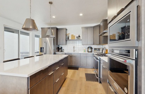 Park City House | Spacious, luxury multi-level home with en-suites, patio, balcony & hot tub