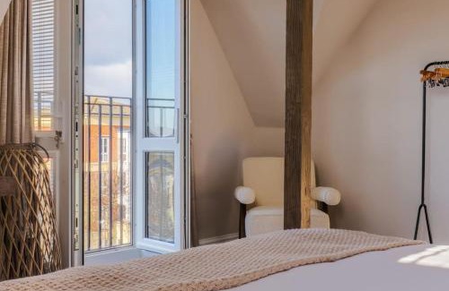 Windsor Apartment | Spacious Luxury Penthouse, 2BR, Private Parking