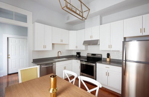 Uptown Historic District Apartment | Spacious Magazine Apt | Walkable to Shops & Cafes