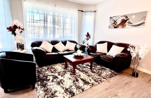 Southwest Calgary House | Spacious main floor suite in Detached Bungalow with Parking & Kitchen